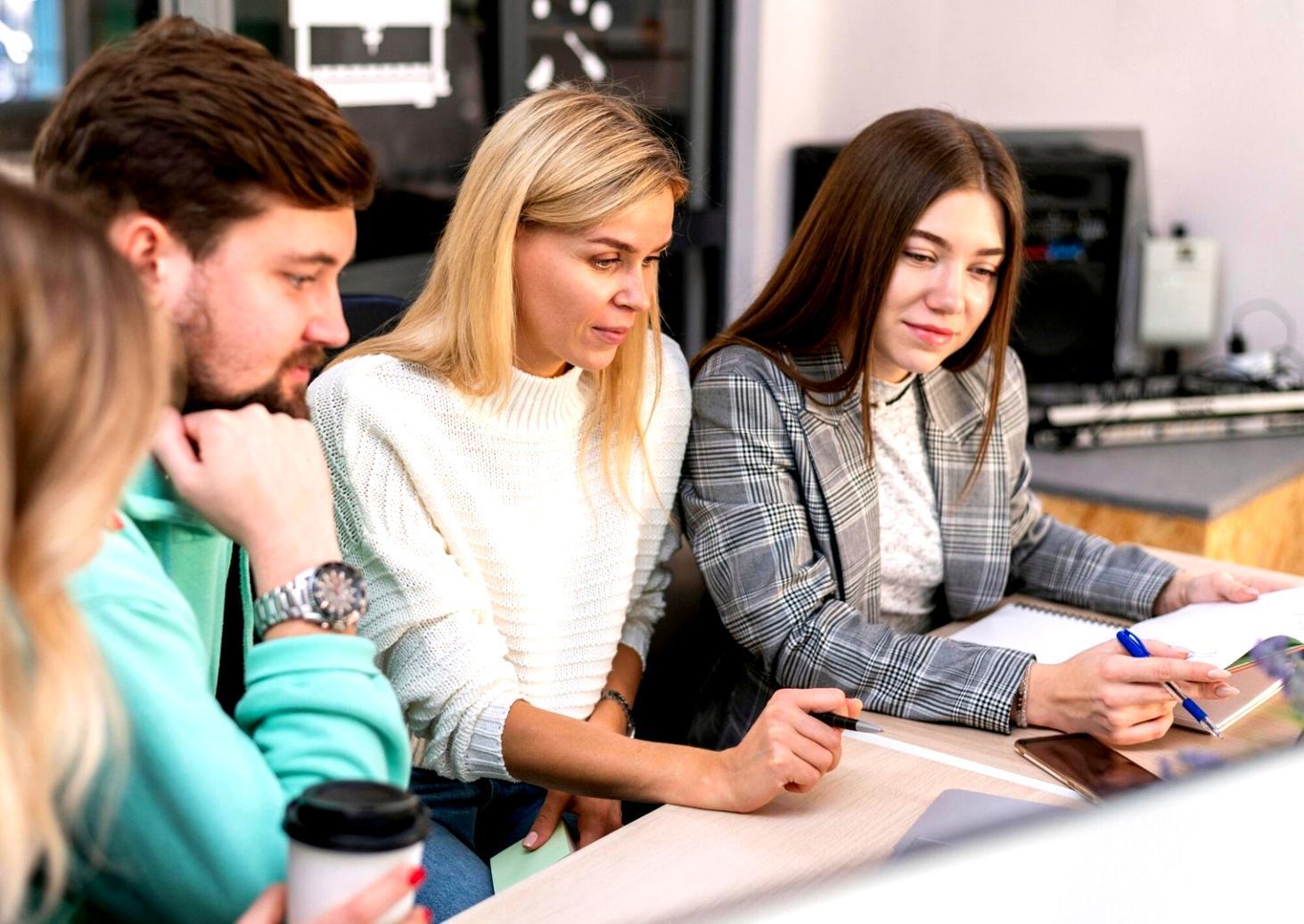 Professionelles Verkaufstraining in modernen Schulungsräumen